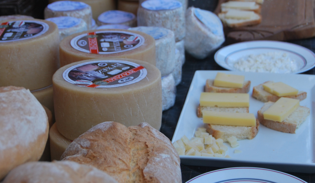 Gazta azokako postuan Gazta azokako postuan